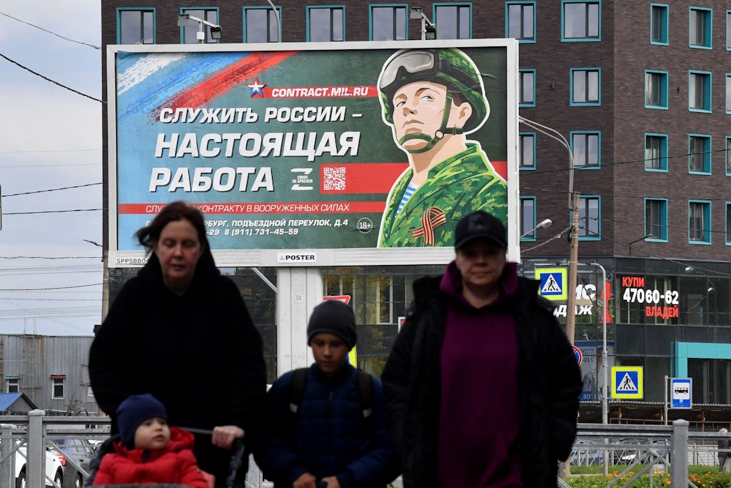 Russlands Präsident Wladimir Putin suchte per Werbekampagnen Freiwillige für die Front.