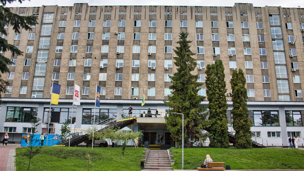 Das Unfallkrankenhaus von Lwiw liegt weit weg von der Front. Dennoch werden auch hier mittlerweile vorwiegend Kriegsopfer behandelt.