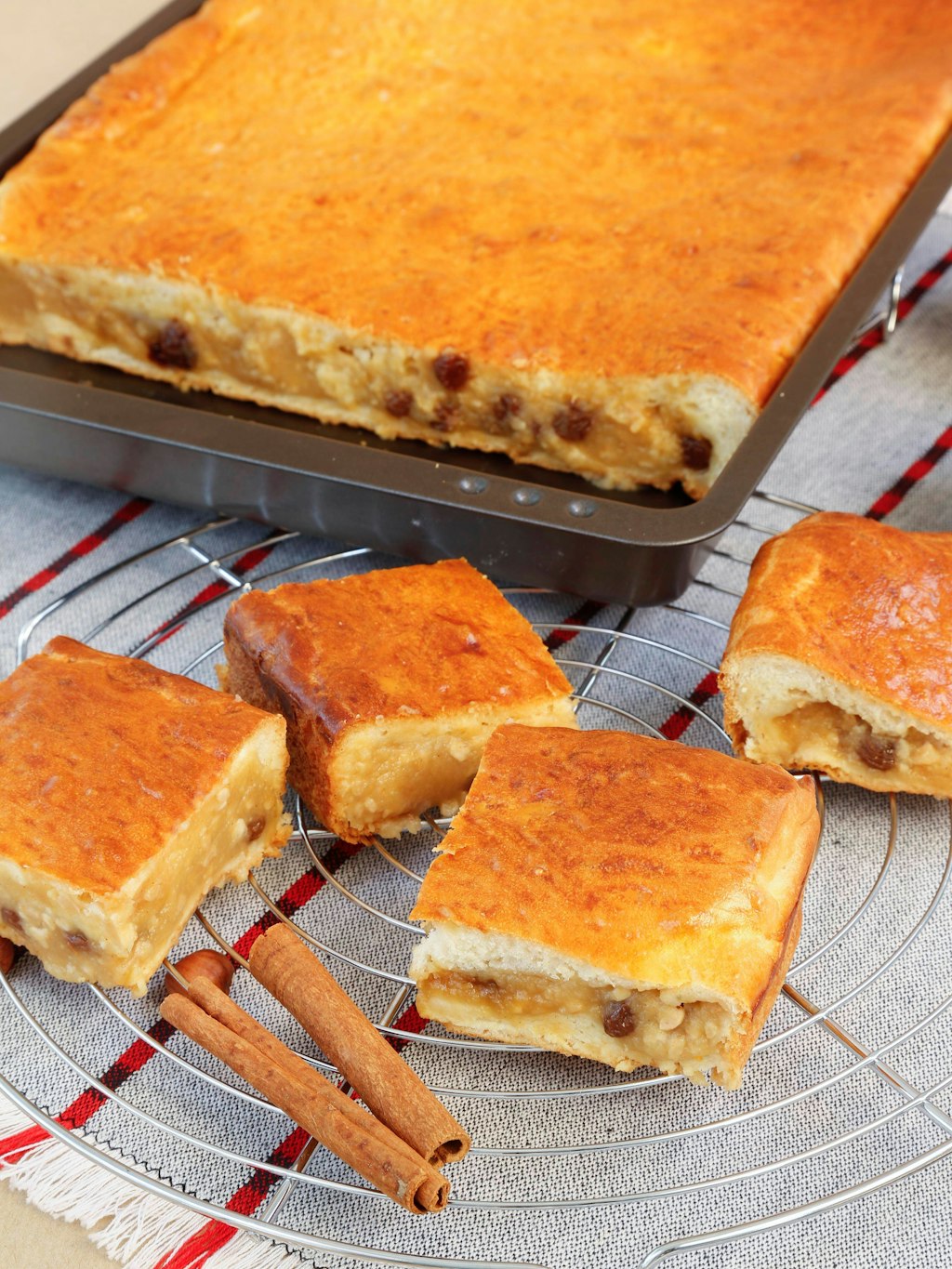 Leckeres Rezept: Gedeckter Apfelkuchen passt einfach wunderbar in den Herbst.