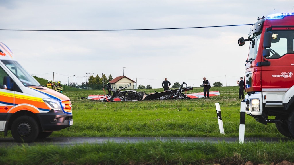Die Absturzstelle mit den Trümmern der zwei Flugzeuge bei Gera.