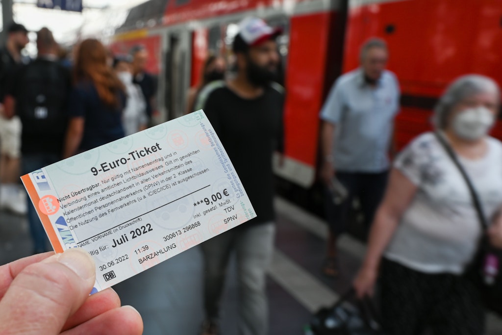 Das 9-Euro-Ticket galt nur im Juni, Juli und August - nun soll es in Berlin einen Nachfolger geben, doch das reicht vielen nicht.