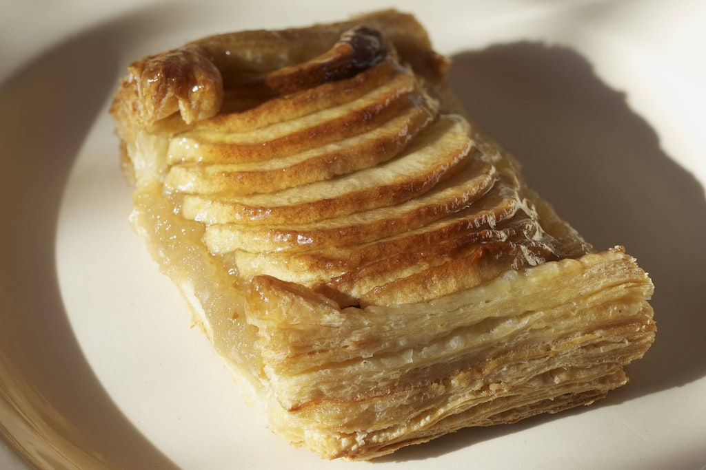 Der Blätterteig-Apfelkuchen schmeckt wie vom Konditor.