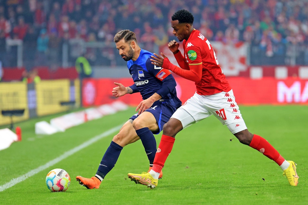 Herthas Kapitän Marvin Plattenhardt – hier im Zweikampf mit dem Mainzer Edimilson Fernandes – sieht seine Blau-Weißen auf einem guten Weg. 