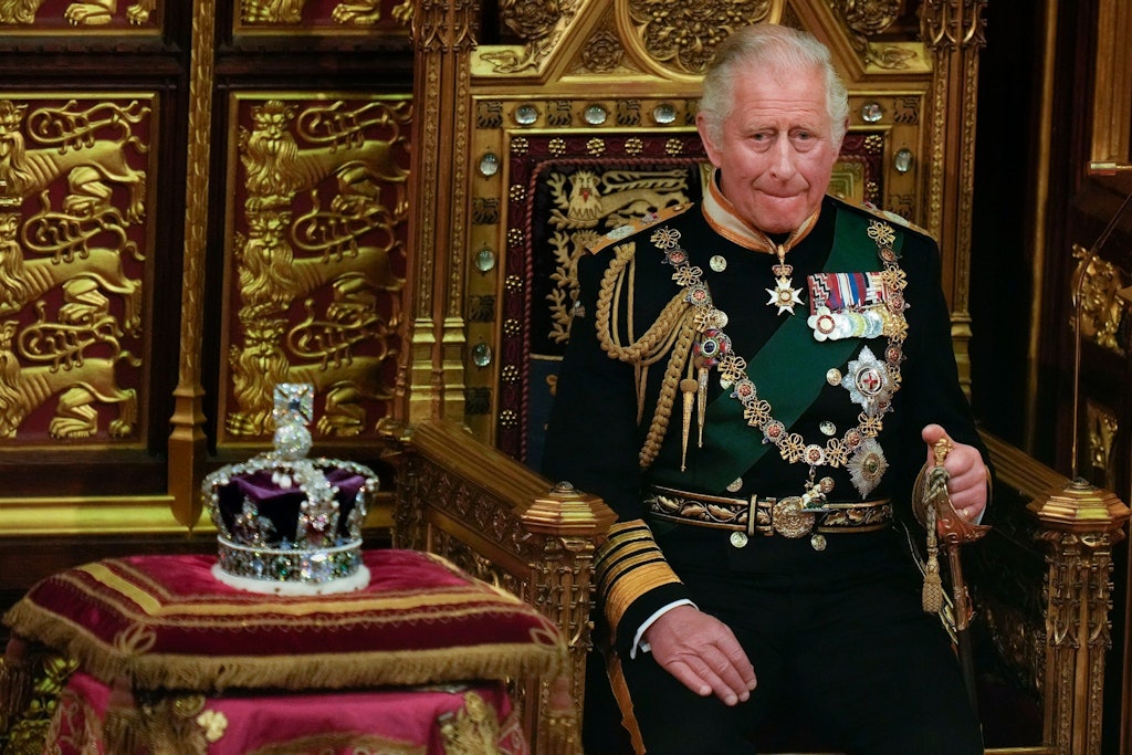  Muss Charles III. die Krönung verschieben, weil sein Zeremonienmeister zu sechs Monaten Fahrverbot verdonnert wurde?