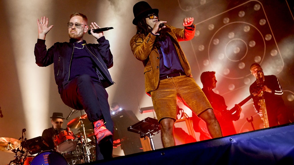 Zum Abschluss Abriss: Seeed feierte auf der Bühne eine kunterbunte Dancehall-Party.
