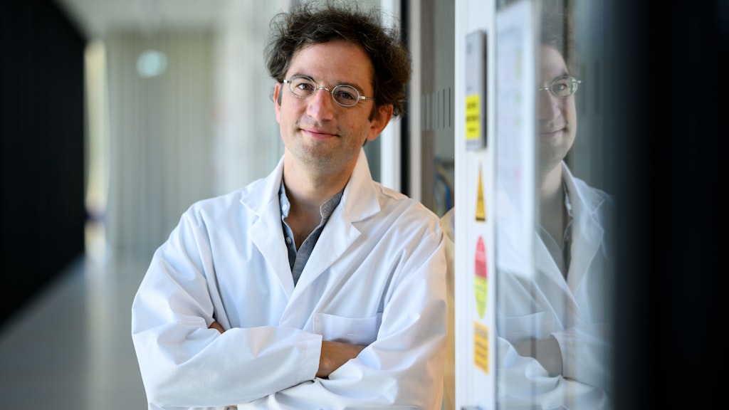 Molekularbiologe Emanuel Wyler vom Max-Delbrück-Centrum für molekulare Medizin in Berlin-Mitte. In Deutschland arbeitet er in einem Team mit Wissenschaftlern der Charité unter Federführung der FU Berlin an einem Nasenspray-Impfstoff, der auf abgeschwächten Coronaviren basiert.