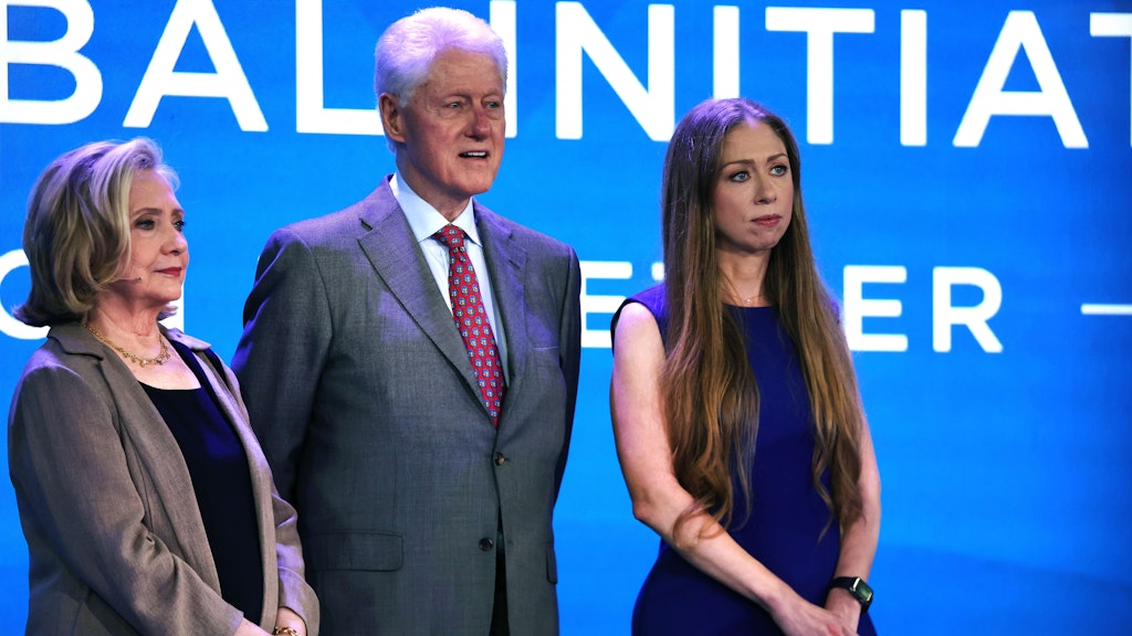 Chelsea ist das einzige Kind von Bill und Hillary Clinton.