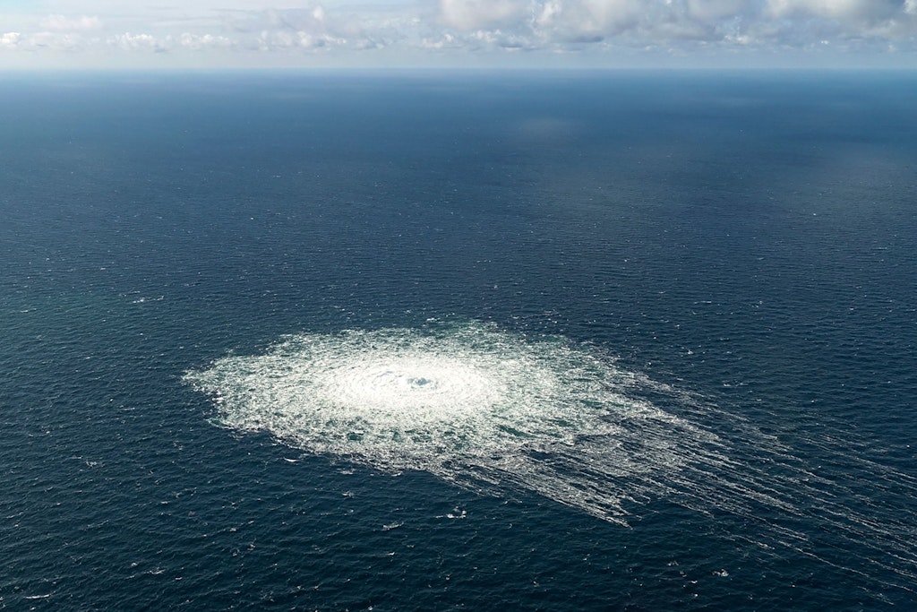 Gas tritt aus: Vor der Küste der dänischen Insel Bornholm ist am 27. September 2022, eine große Störung im Meer zu beobachten, nachdem drei Lecks an zwei Erdgaspipelines entdeckt wurden.