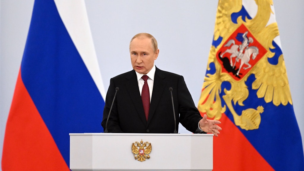 Im Staatsfernsehen verkündete der russische Präsident Wladimir Putin den Anschluss ukrainischer Gebiete an Russland.