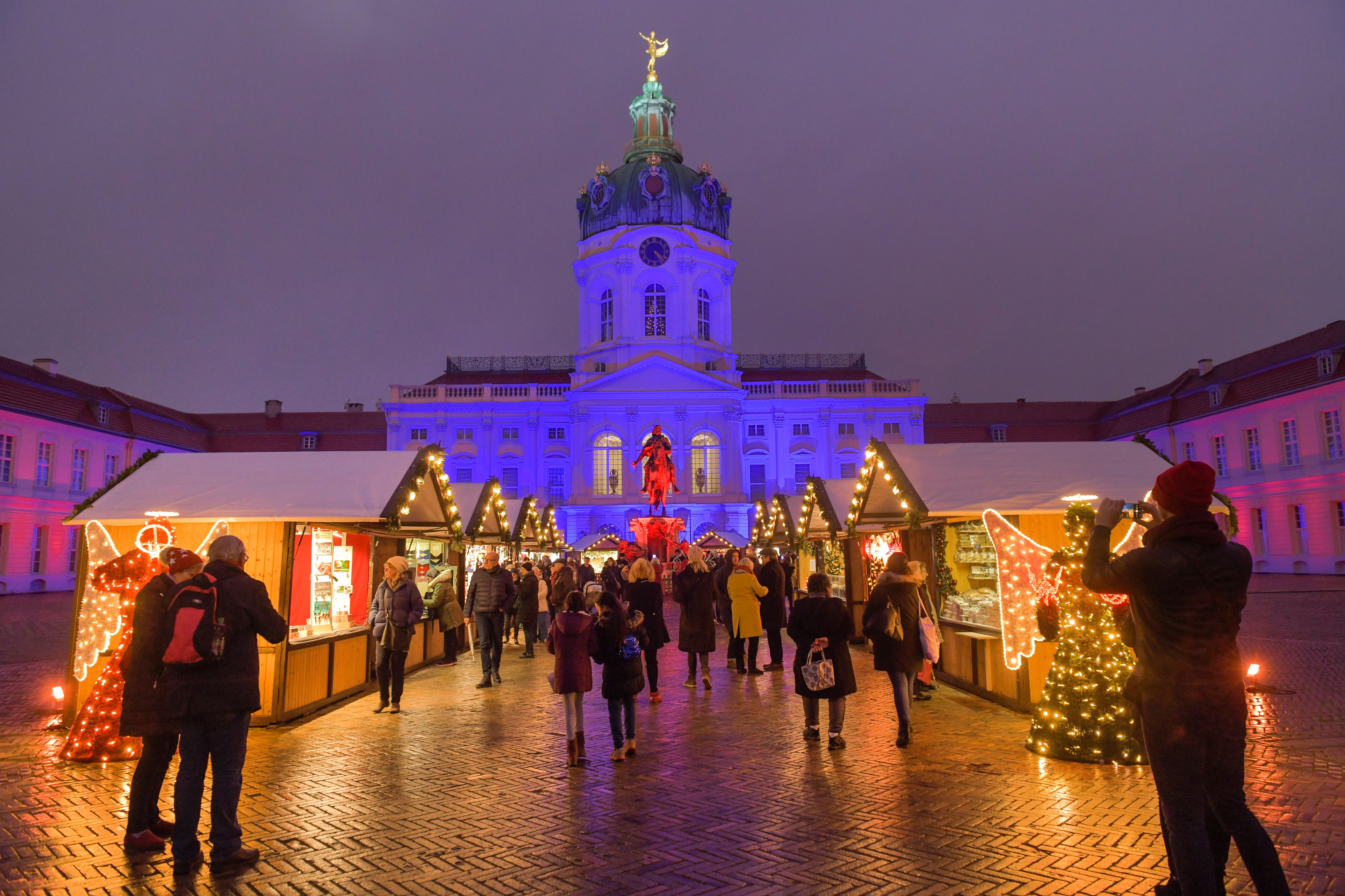 Weihnachtsmarkt Am Schloss Charlottenburg: Gericht Erlaubt Den Budenzauber