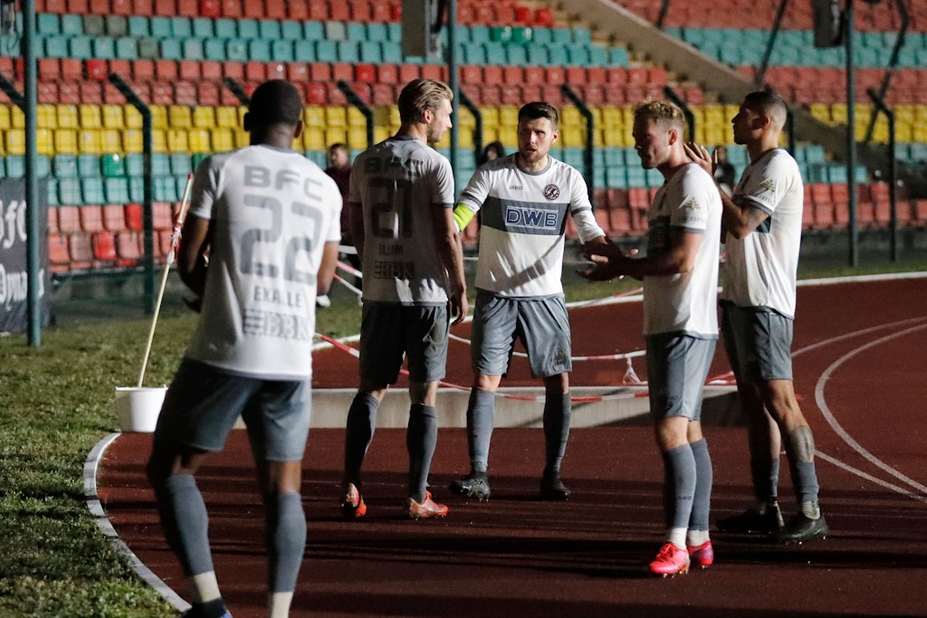 Ratlosigkeit bei den BFC-Kickern um Michael Blum, Niklas Brandt & Co. nach dem 1:1 bei Viktoria.