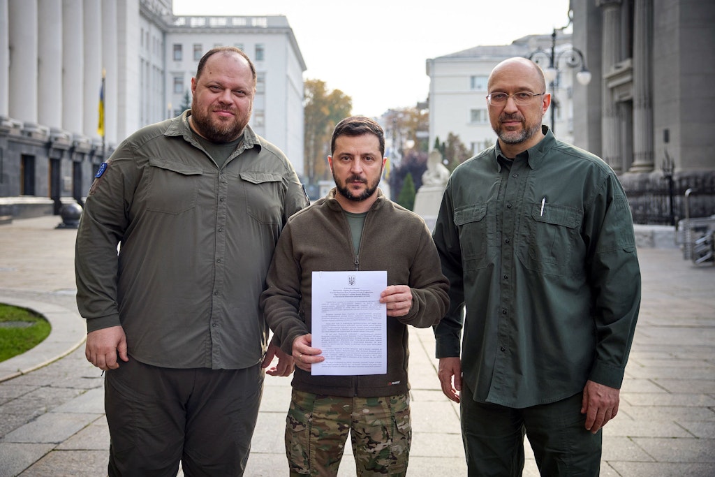 Selenskyj hat am Freitag den offiziellen Beitrittsantrag zur Aufnahme der Ukraine in die NATO unterzeichnet.