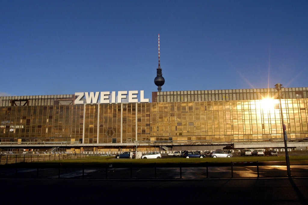 Der Palast der Republik im Jahr 2005. Ein Jahr später wurde sein Abriss beschlossen. 