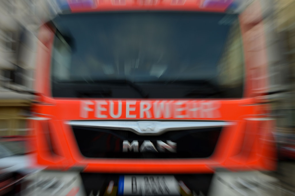 Die Feuerwehr ist mit einem Großaufgebot am U-Bahnhof Seestraße unterwegs. Ein Brand sorgt für Einschränkungen im U-Bahnbetrieb. 