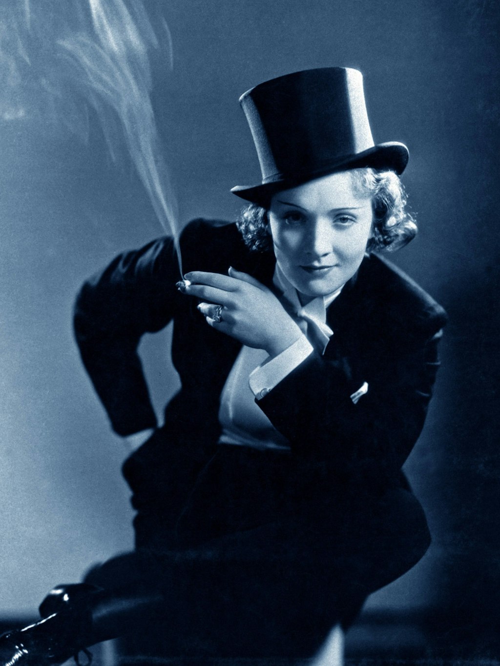 Marlene Dietrich in einer ihrer aufreizenden Posen. 