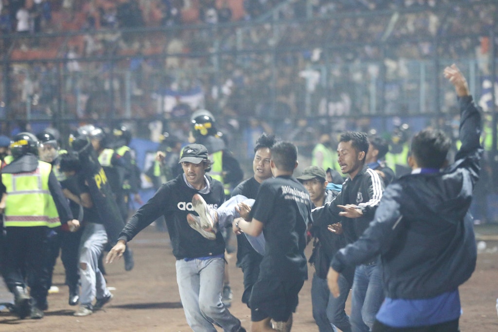 Viele Menschen wurden bei der Massenpanik im Stadion in Malang verletzt und getötet.