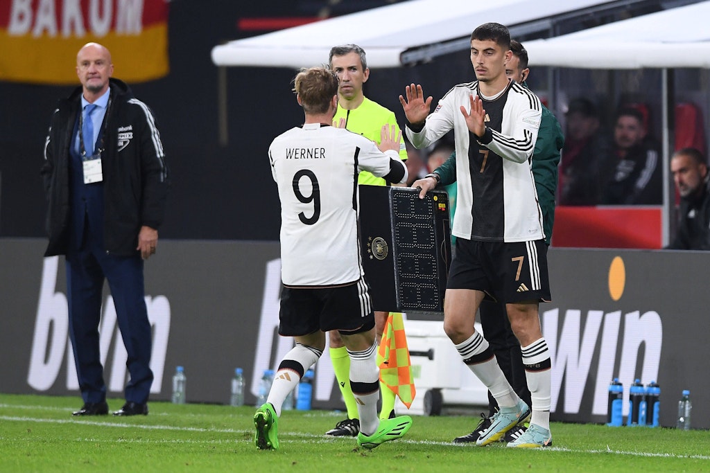 Bisher setzt Bundestrainer Hansi Flick auf Timo Werner oder Kai Havertz (r.) als Mittelstürmer. 