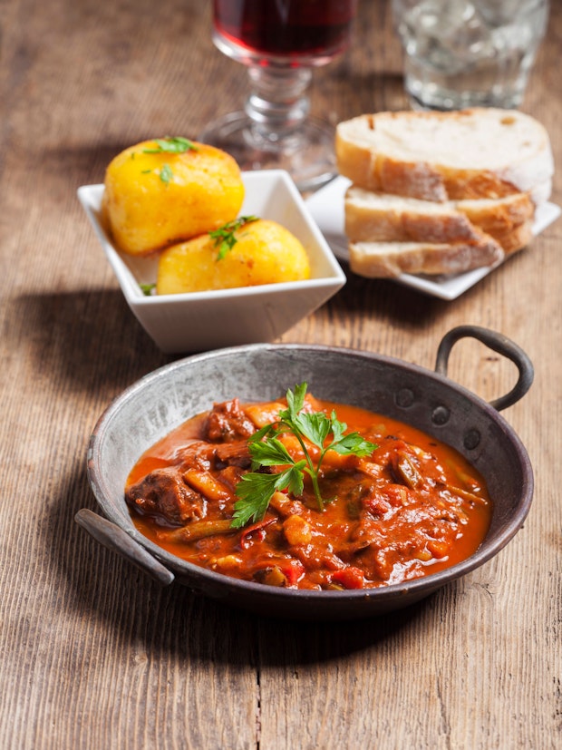 Szegediner Gulasch nach Omas altem Rezept Haben Sie jemals so zartes Fleisch gegessen?