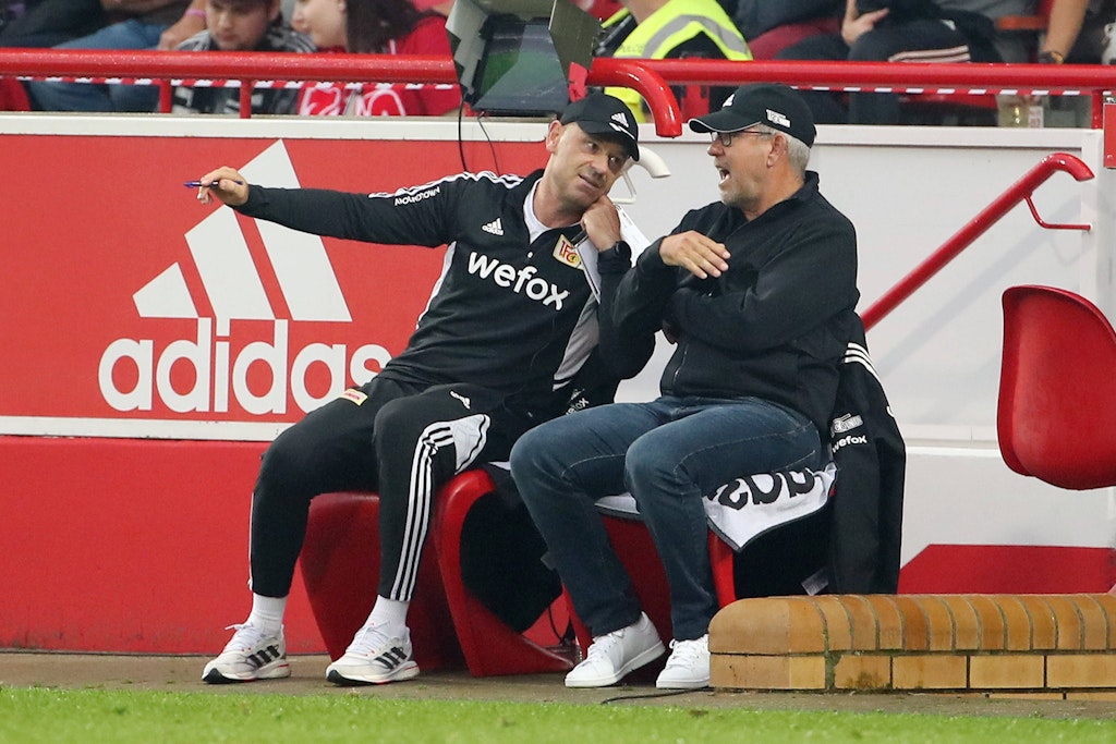Sollte Trainer Urs Fischer (r.) doch noch ausfallen, dann muss ihn sein Co-Trainer Markus Hoffmann an der Seitenlinie beim 1. FC Union in Malmö vertreten.