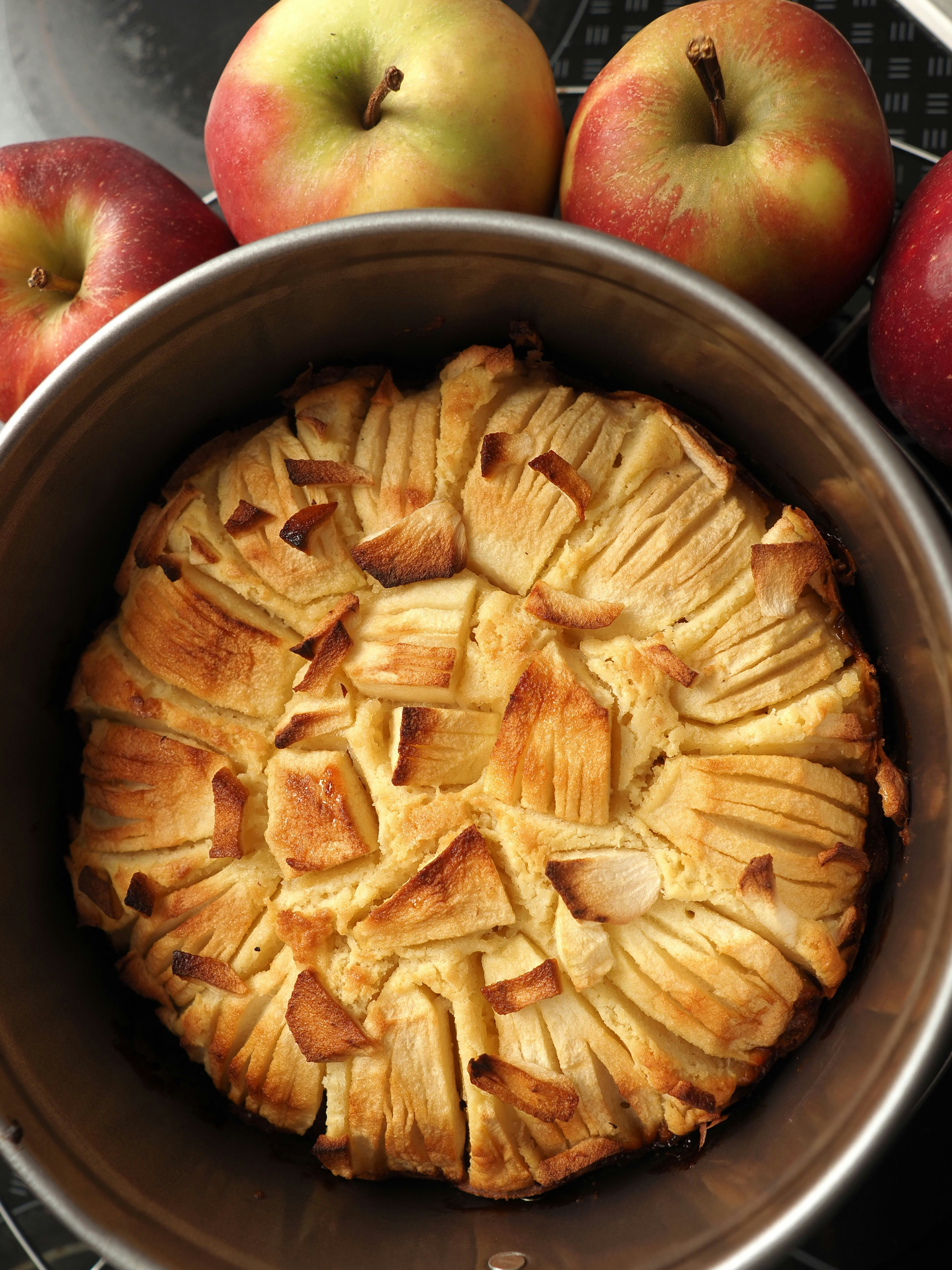 Diesen Apfelkuchen lieben alle! Tolles Rezept für saftigen Nusskuchen ...