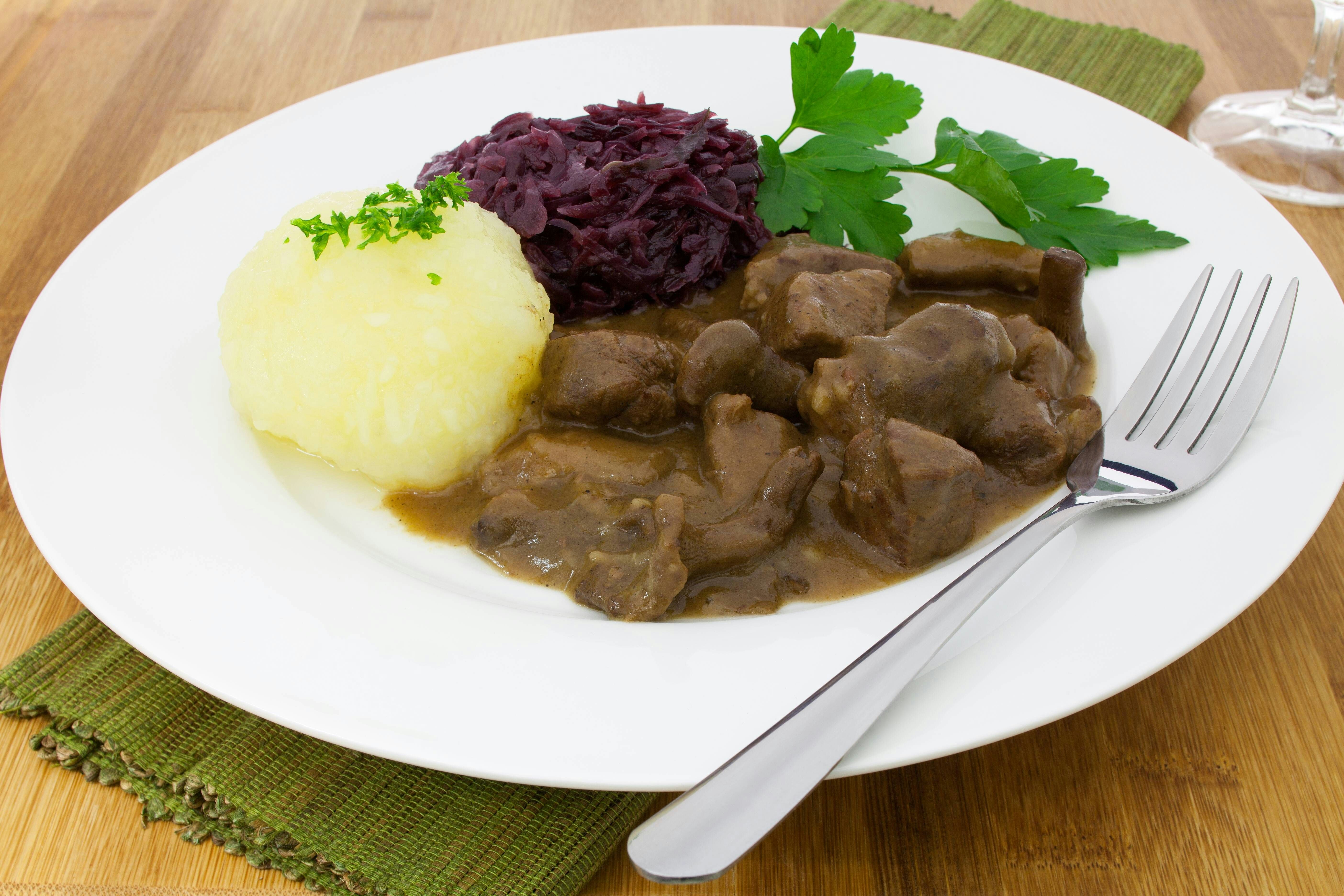 Schnelles Rezept für das zarteste Gulasch der Welt: Mit Schweinefilet ...