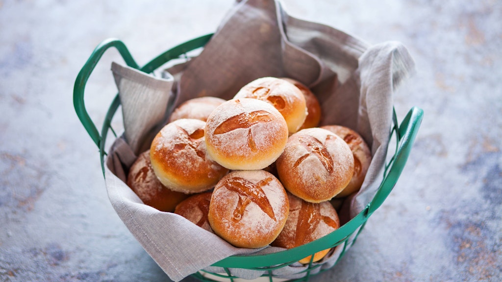 Leckere Brötchen gehören am Wochenende einfach auf den Frühstückstisch.