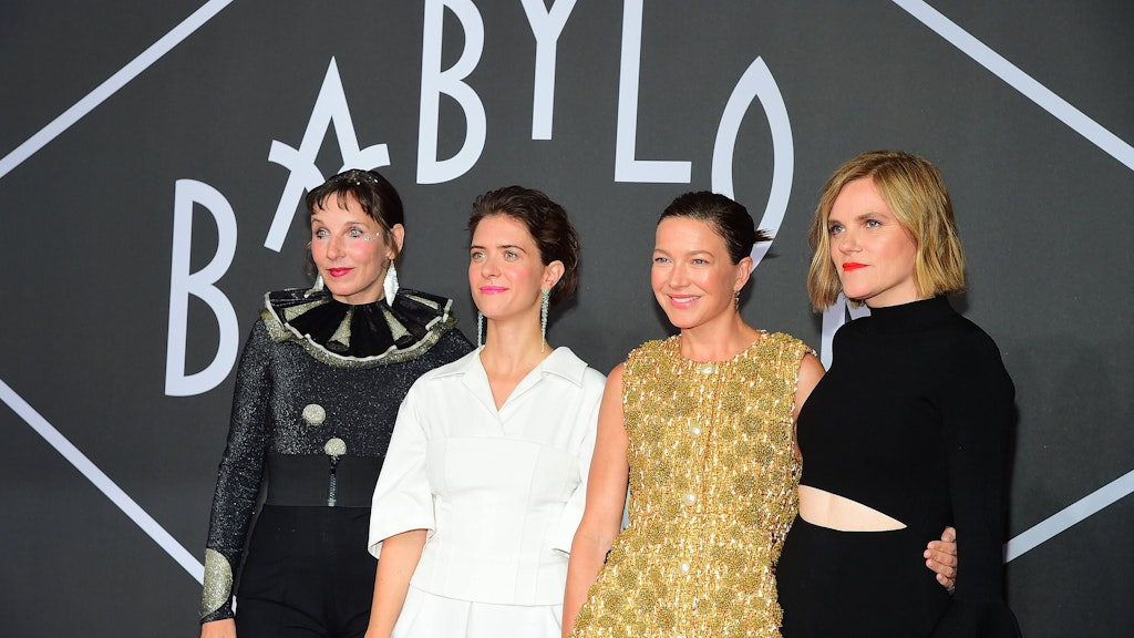 Die vierte Staffel Babylon Berlin mit Meret Becker, Liv Lisa Fries, Hannah Herzsprung und Fritzi Haberland startet bald.