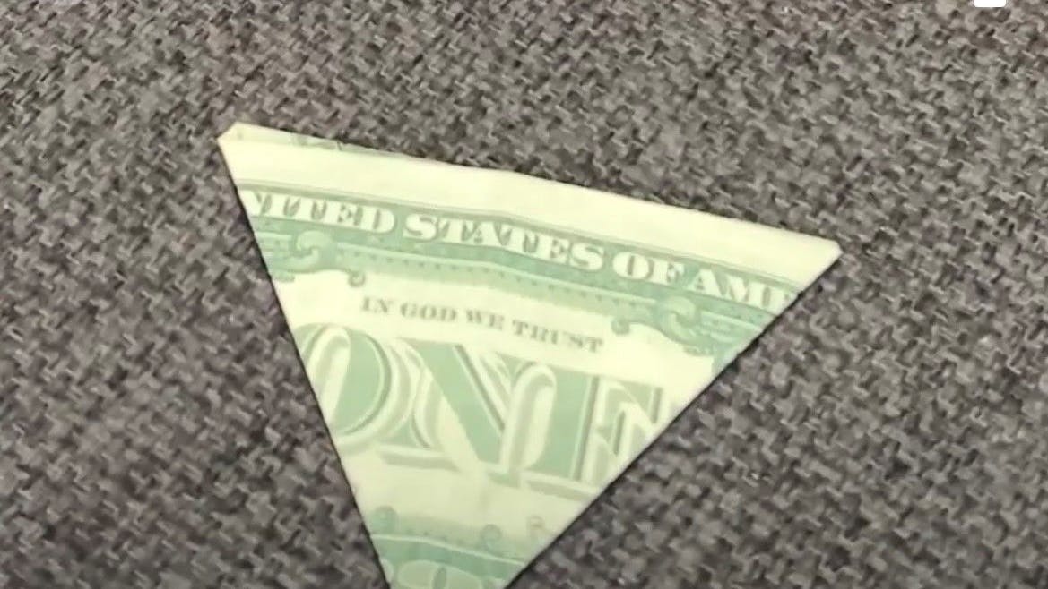 Solche „Lucky Dollar“ verteilt der neue „Bares für Rares“-Händler Jos van Katwijk an die Kandidaten.