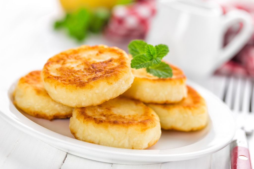Das leckere Rezept für Kartoffel-Frikadellen ist kinderleicht zu Hause nachzukochen und schmeckt der ganzen Familie.