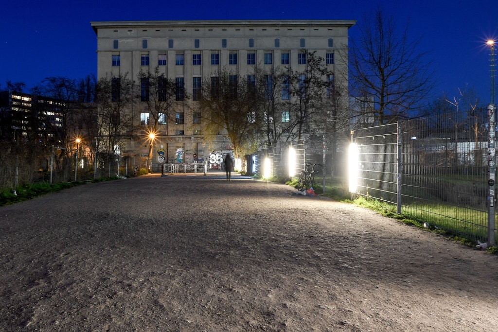 Der verlassene Eingangsbereich zum Club Berghain zu Beginn der Corona-Pandemie im März 2020.
