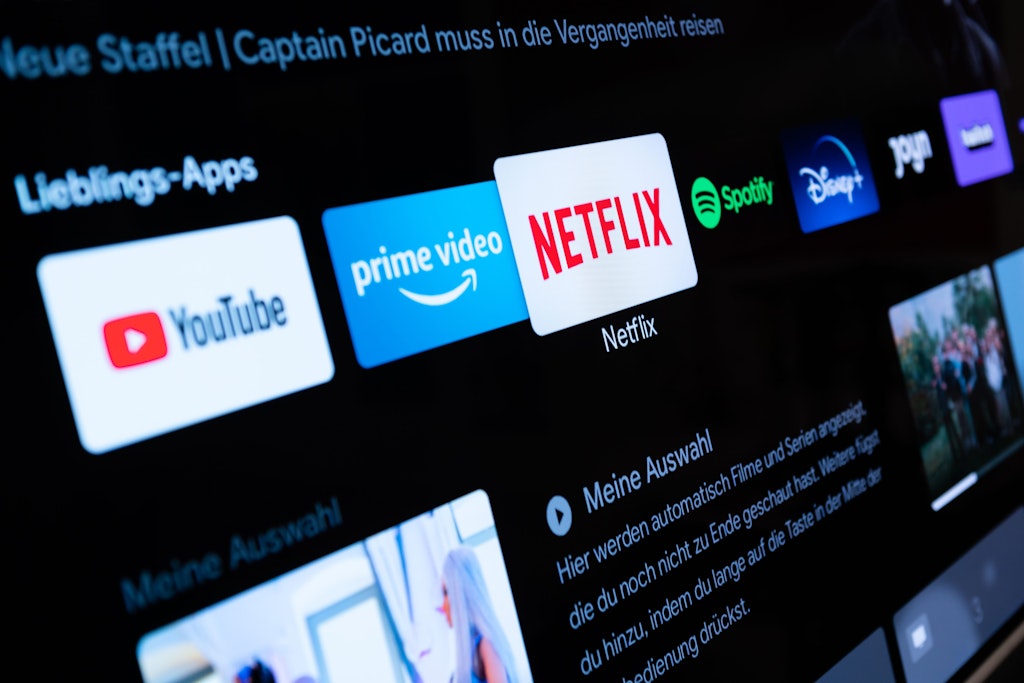 Mit Werbung wird man den Streamingdienst Netflix in Deutschland bald günstiger schauen können als bisher.