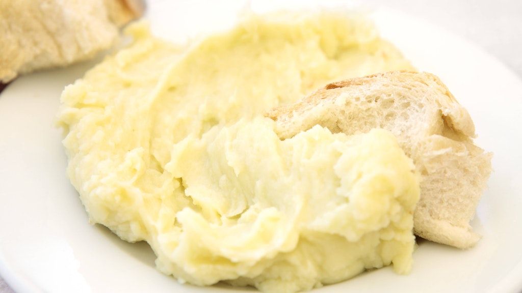 Skordalia schmeckt zu Brot, aber auch zu Gemüse, Fisch und Fleisch.