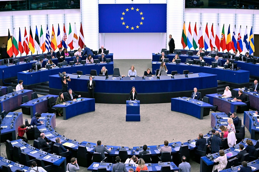 Die Abgeordneten des Europaparlaments sollen trotz Krisenzeiten mehr Gehalt bekommen.