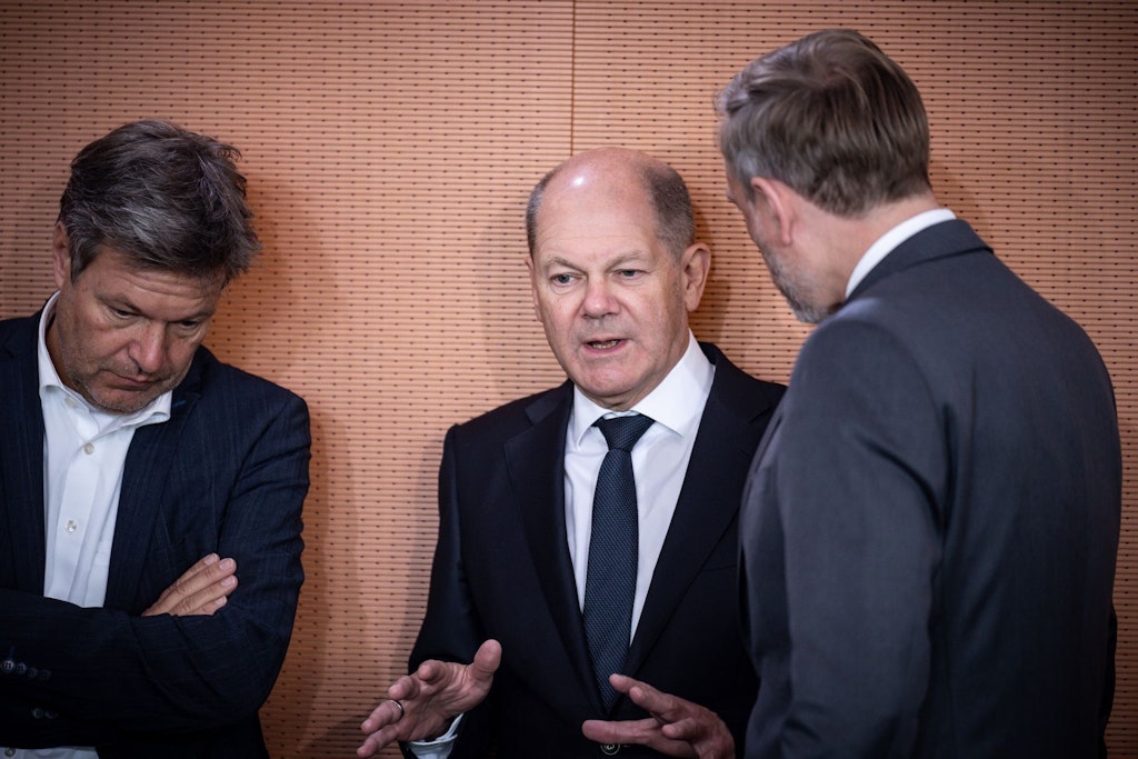Bundeskanzler Olaf Scholz mit Finanzminister Christian Lindner und Wirtschaftsminister Robert Habeck im Rahmen einer Kabinettssitzung. Der Kanzler sprach nun ein Machtwort in der AKW-Debatte.