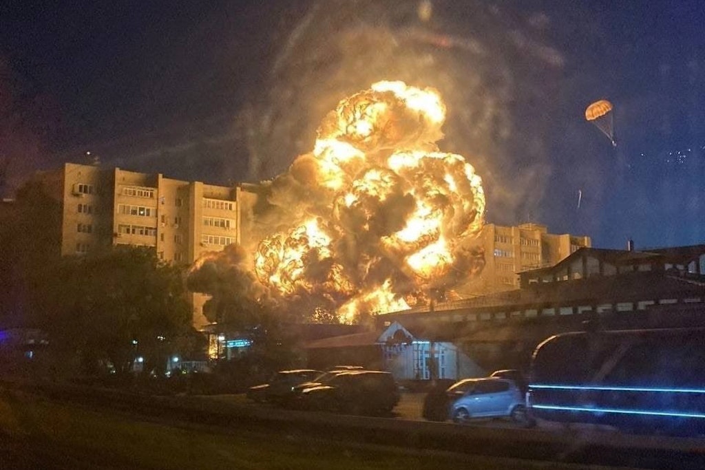 Der Kampfjet explodierte in einem Feuerball in Jejsk in Südwestrussland.