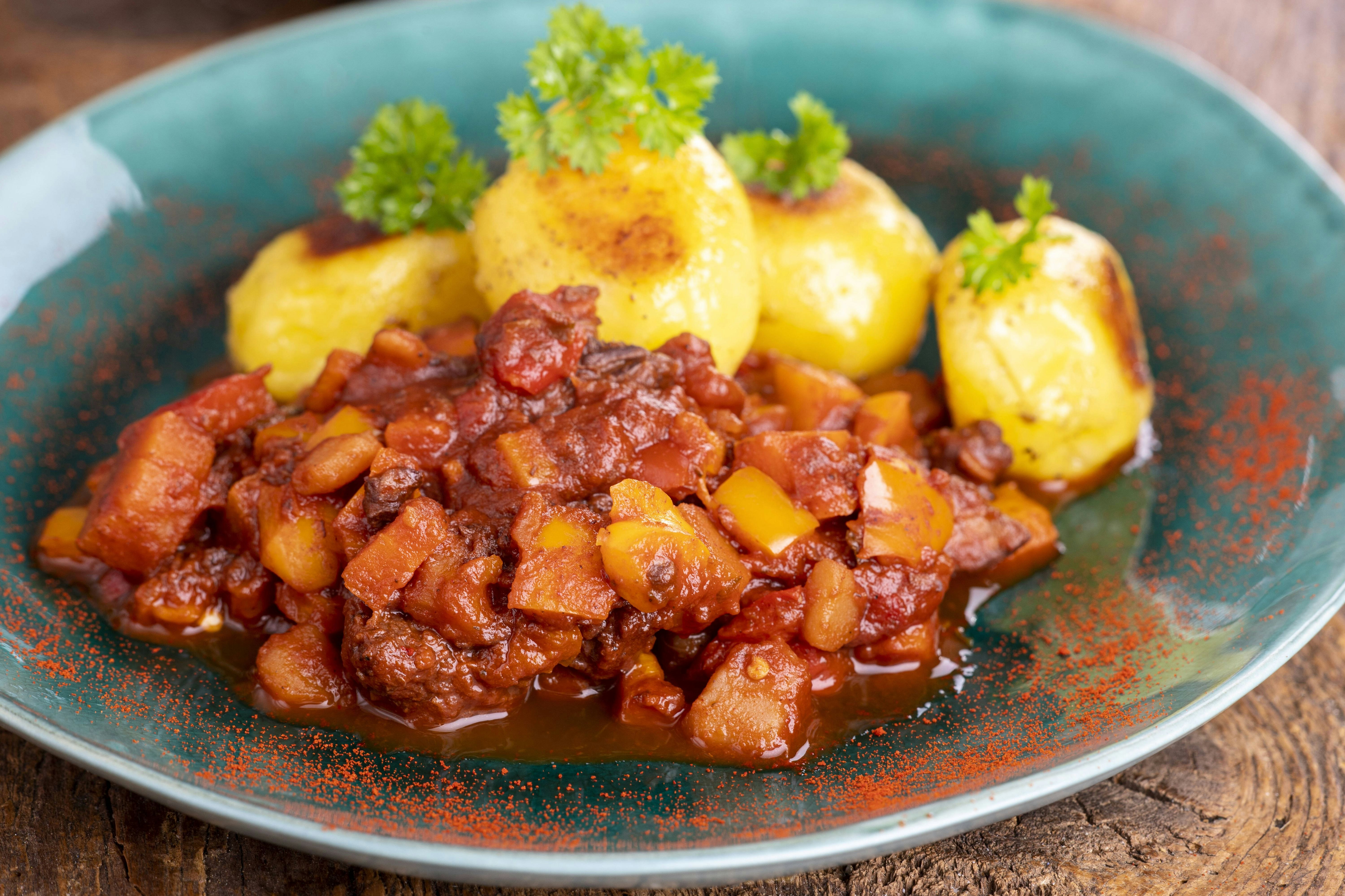 Herbstliches Rezept für Gulasch mit Kürbis: Dieser Schmaus ist das ...
