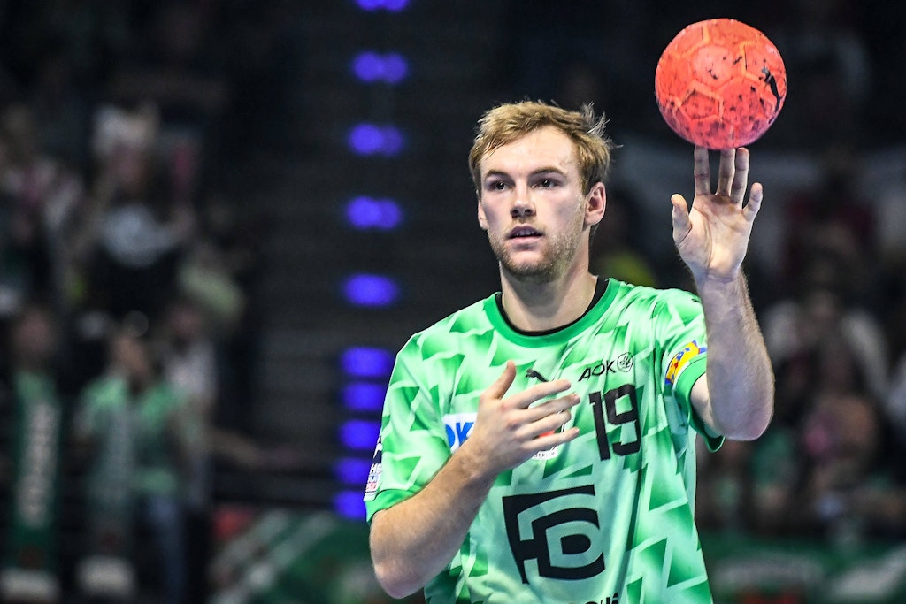 Der dänische Nationalspieler Mathias Gidsel kann erst mal länger keinen Ball mehr für die Füchse fangen. Seine Hand ist verletzt.