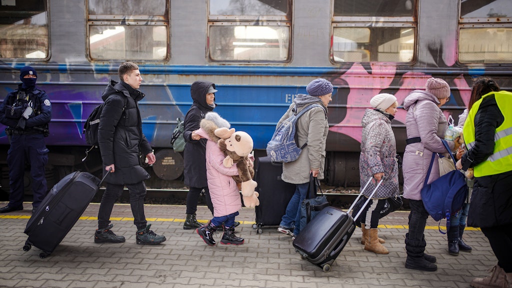 Menschen die vor dem Krieg fliehen: So sah es im März am Bahnhof Przemysl nahe der ukrainsch-polnischen Grenze aus. Jetzt kehren viele wieder zurück. 