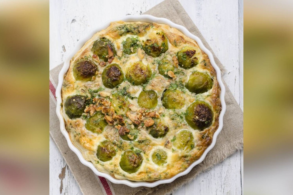 Aus Rosenkohl kann man auch ganz leicht einen herzhaften Rosenkohl-Kuchen, oder kleine Rosenkohl-Küchlein machen.