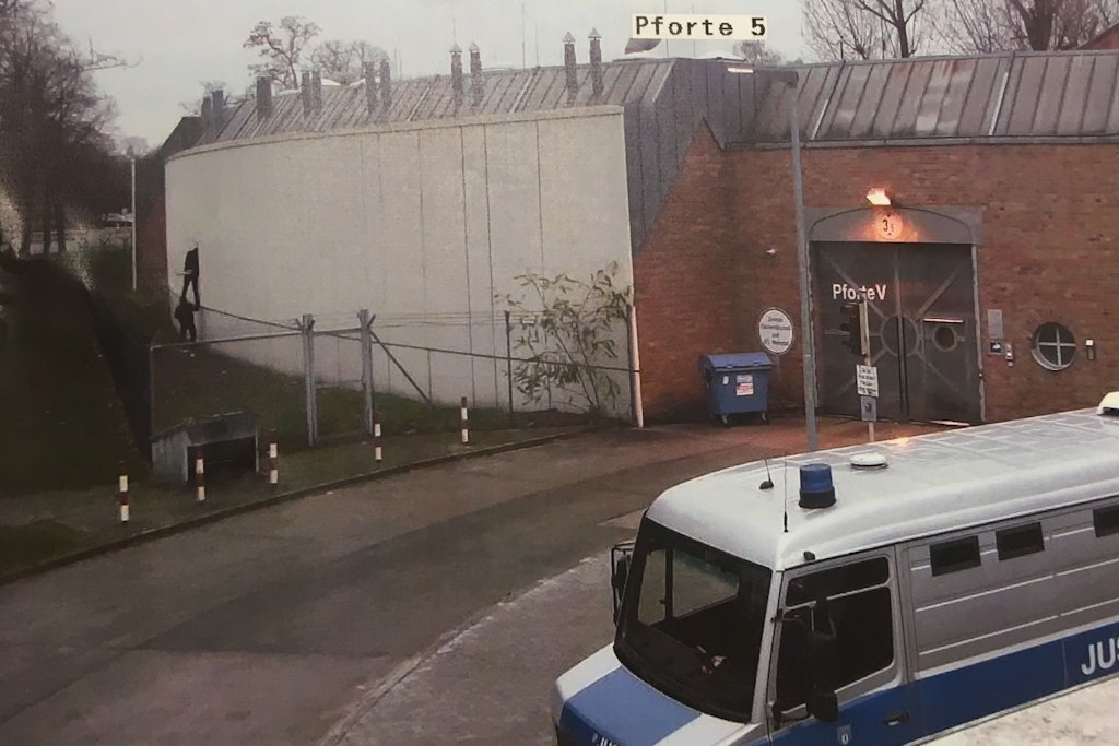 Hätte die AfD noch nach 2017 gefragt, sähe die Statistik anders aus: Am 28. Dezember entkamen gleich vier Häftlinge durch die Wand der Haftanstalt Plötzensee, wie das Bild einer Überwachungskamera zeigt.