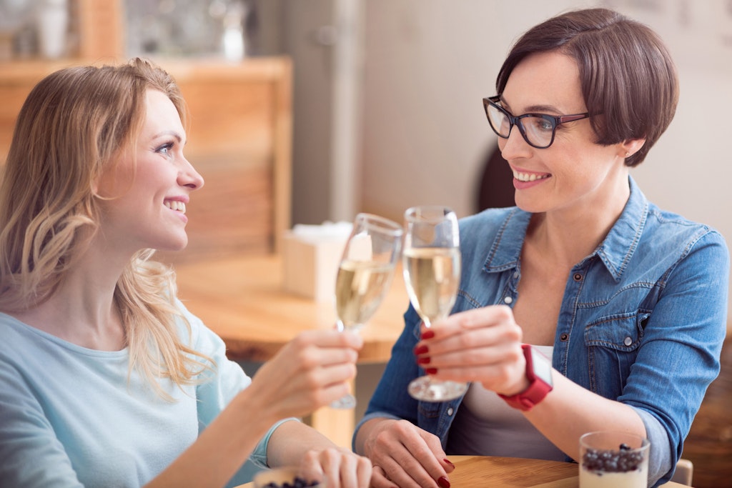 Prost! Auf das Leben! Was Ihr Tag heute bringt, verrät ein Blick in Ihr Horoskop.