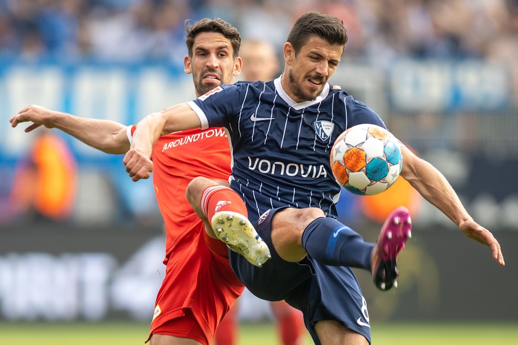 Es ging immer eng zu gegen den VfL Bochum. So wie hier beim Duell von Rani Khedira (l.) gegen Anthony Losilla aus der Vorsaison, als der 1. FC Union mit einem 3:2 in die Europa League stürmte.