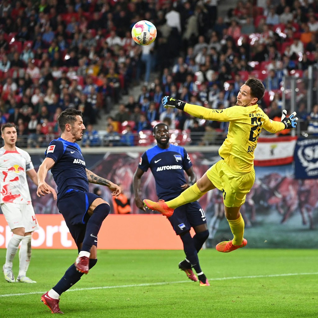 Herthas Stürmer Stevan Jovetic und Wilfried Kanga brachten Topteam RB Leipzig in Verlegenheit. Gegen Schalke sollte es dann erst recht klappen. 