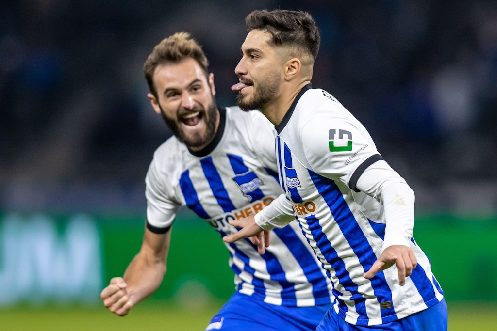 Herthas Suat Serdar (r.) und Lucas Tousart wollen Sonntag auch nach dem Schlusspfiff gegen Schalke ausgiebig jubeln. Vieles spricht für den ersten Heimsieg. 