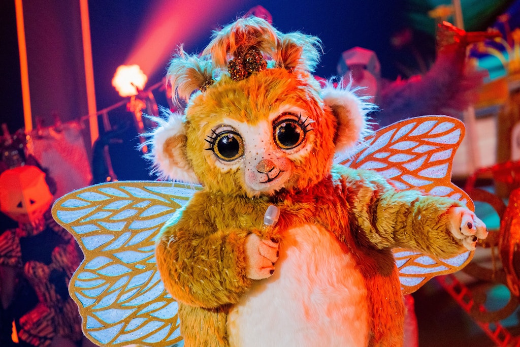So putzig - und doch so schlecht gelaunt: Goldi sorgt bei Masked Singer für viel Spaß. Aber wer steckt im Kostüm?