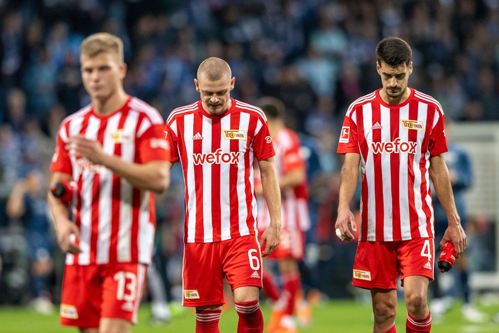 Mit hängenden Köpfen schlichen die Unionspieler Andras Schäfer, Julian Ryerson und Diogo Leite (v. l. n. r.) in Bochum vom Platz.