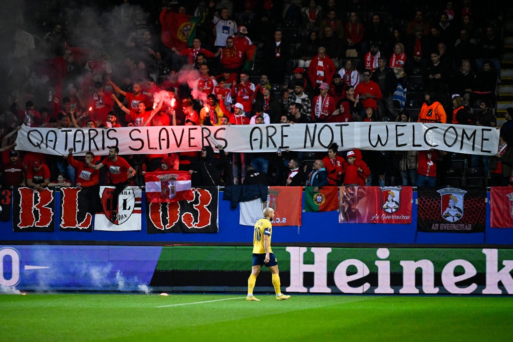 Fanprotest bei Braga gegen den Einstieg von PSG-Eigner QSI bei ihrem Klub. 