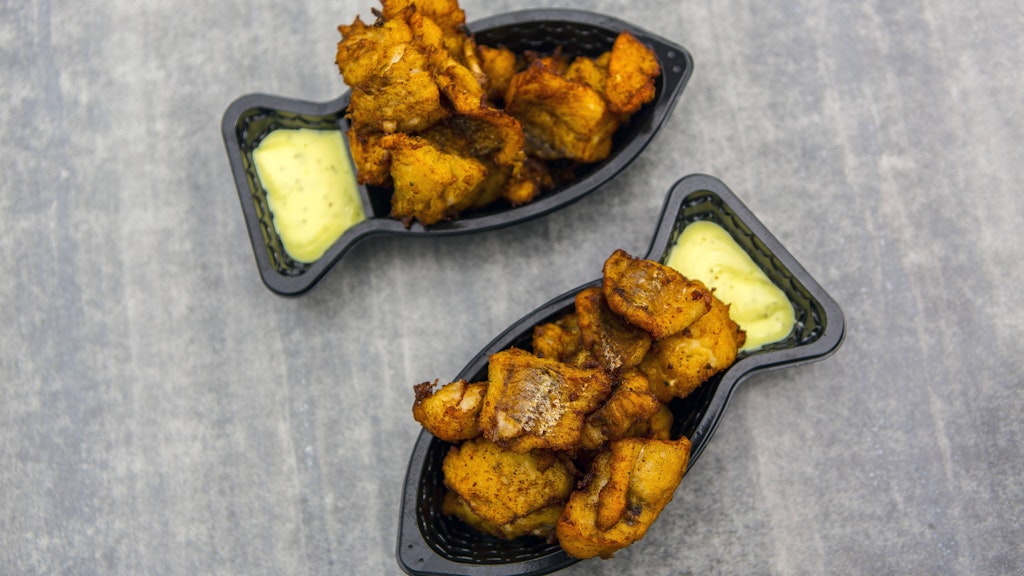 Joppiesauce wird in den Niederlanden zu Pommes, aber auch zu frittiertem Fisch gegessen.