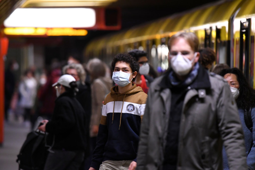 In Berliner U-Bahnen gilt die Maskenpflicht.