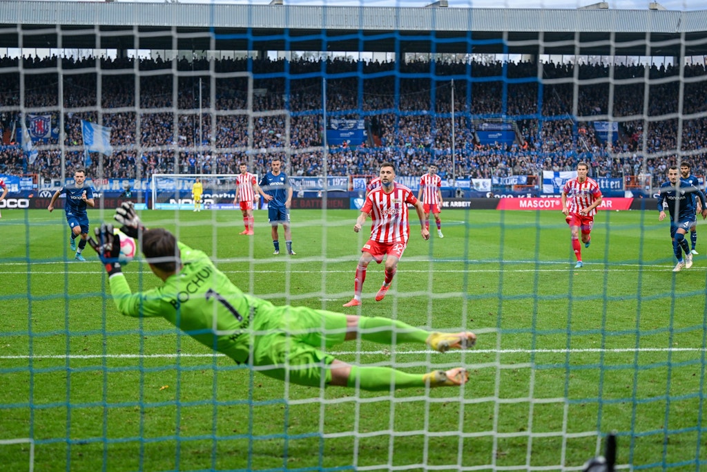 Unions Milos Pantovic scheitert vom Punkt an seinem Bochumer Ex-Kollegen Manuel Riemann.